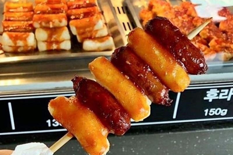 So-tteok So-tteok (소떡소떡): Sausage and Rice Cake Skewers