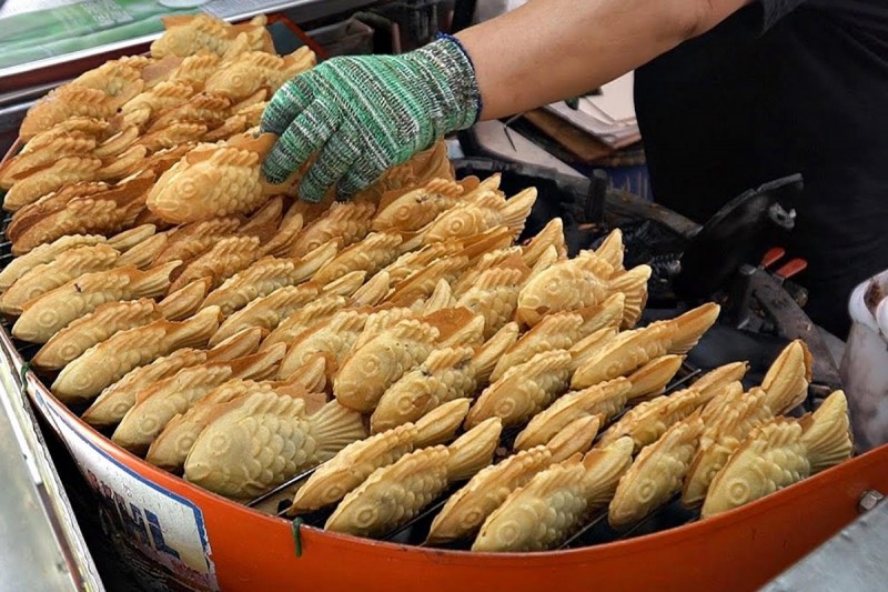 Bungeoppang (붕어빵): Fish-Shaped Pastry