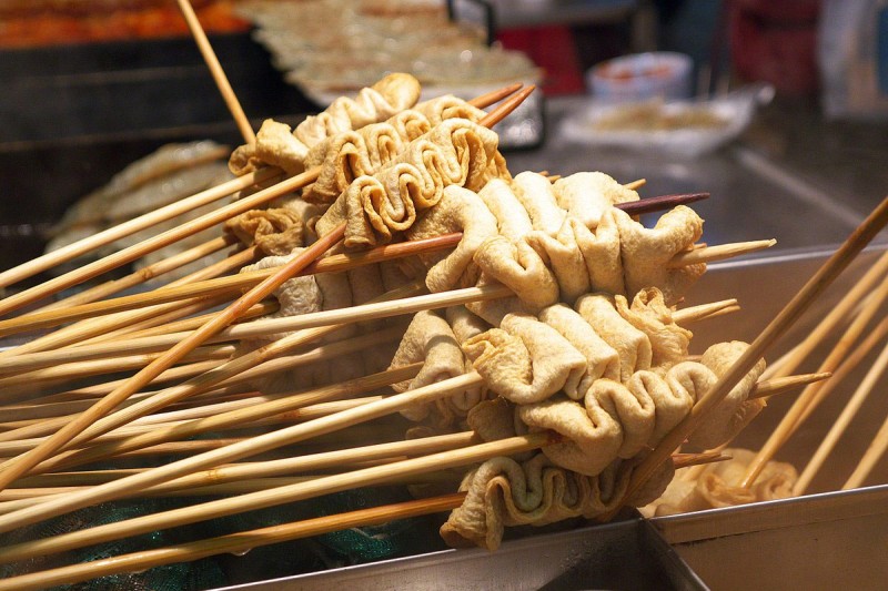 Eomuk (오뎅/어묵): Fish Cakes on a Skewer